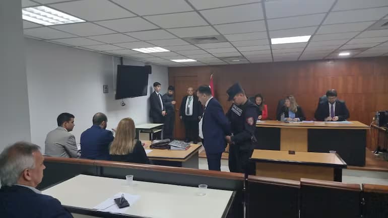 Imputaron por lavado de dinero a Edgardo Kueider en Paraguay tras detectar la compra de seis departamentos - imagen de origen
