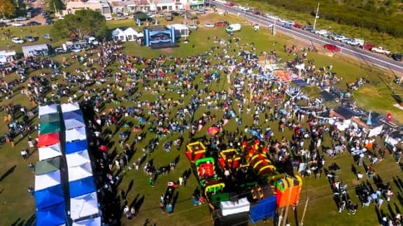 Bandera, humo y sabores: así celebró el 20 de junio Pueblo Belgrano - imagen de origen