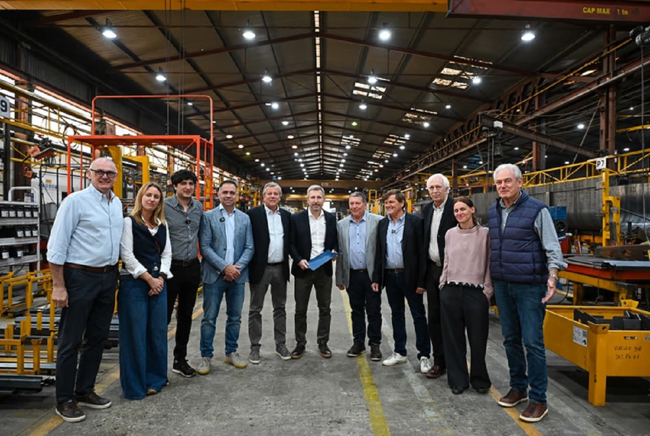 Frigerio entregó la adhesión al RINI a una metalúrgica de Gualeguaychú que proyecta invertir 9.500 millones - imagen de origen