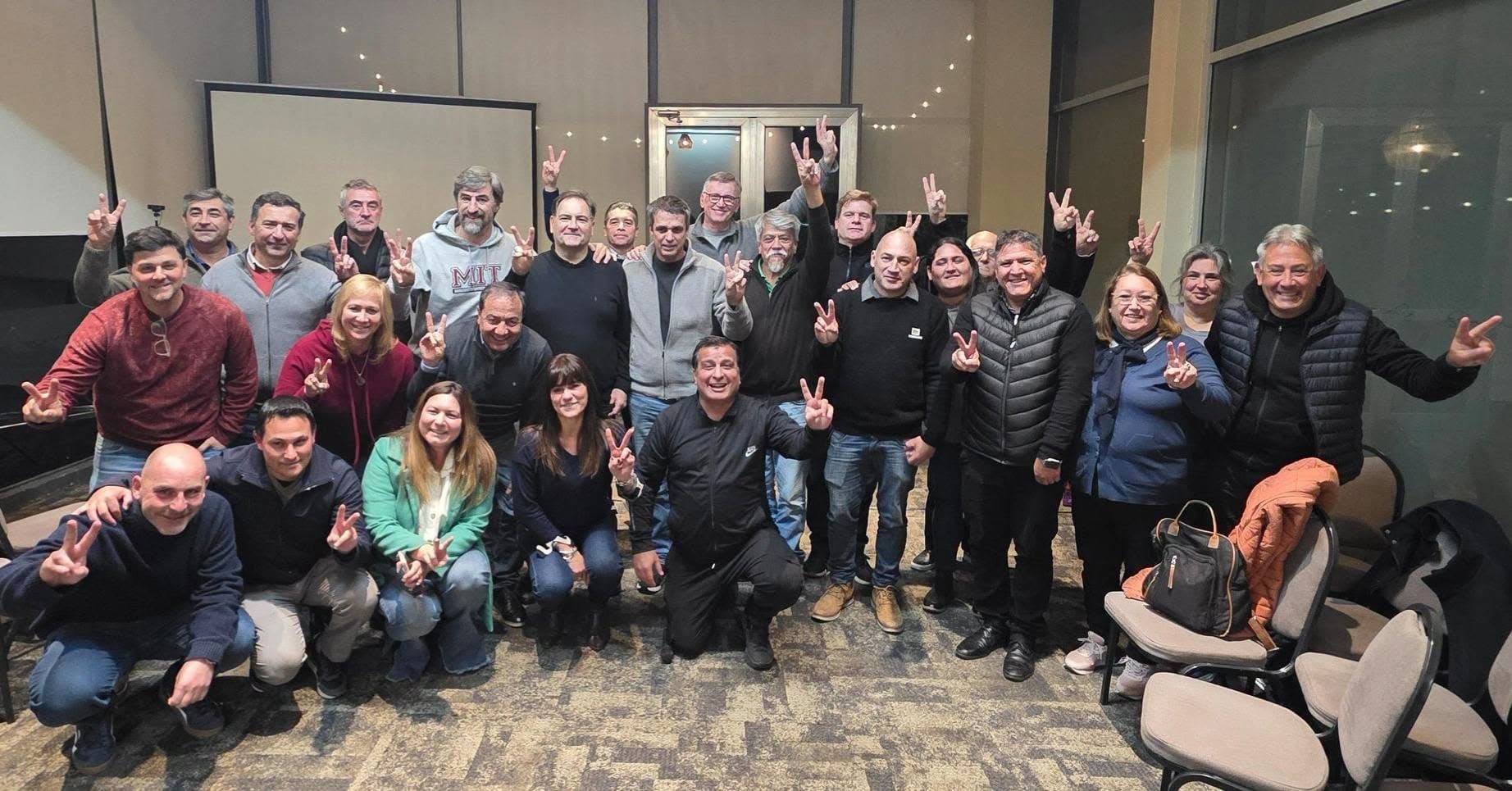 Con dirigentes del PJ reunidos en Paraná, Kicillof pidió dejar los personalismos: “No es momento de chiquitajes” - 7PAGINAS - imagen de origen