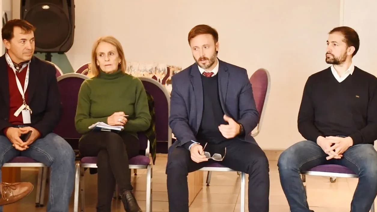 Azcué acordó con las instituciones una agenda para facilitar inversiones y fortalecer la actividad económica - imagen de origen