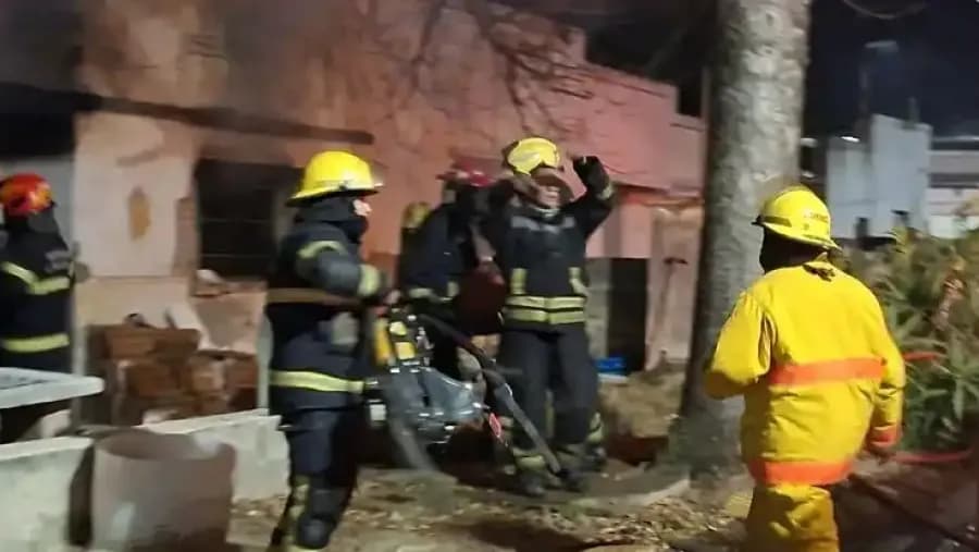 Tragedia en Concepción del Uruguay: un incendio destruyó su vivienda y horas después falleció el propietario | Análisis - imagen de origen