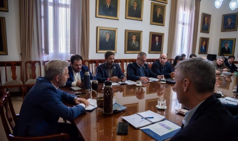 El gobierno provincial concretó el pago adeudado a los bomberos voluntarios - imagen de origen