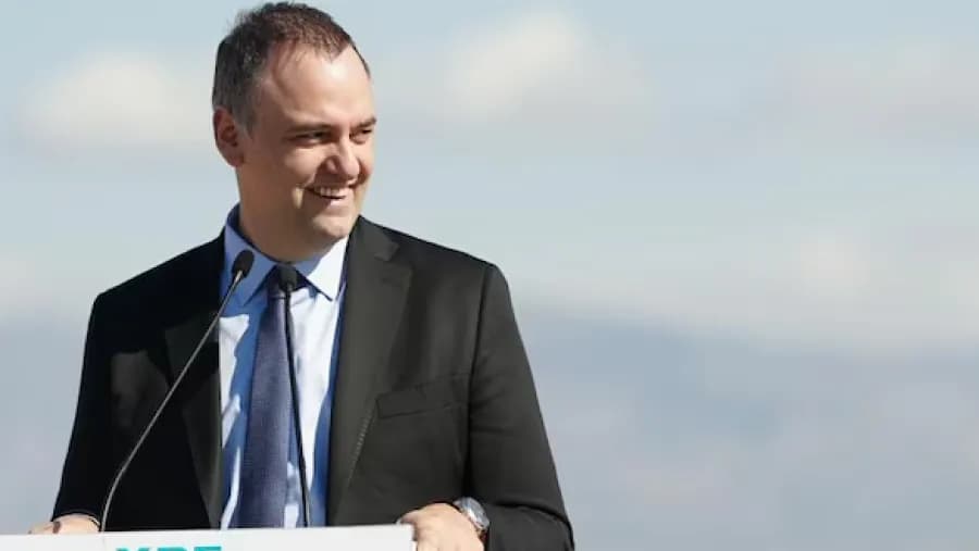 Finalmente Adorni también presentó su renuncia al directorio de YPF | Análisis - imagen de origen