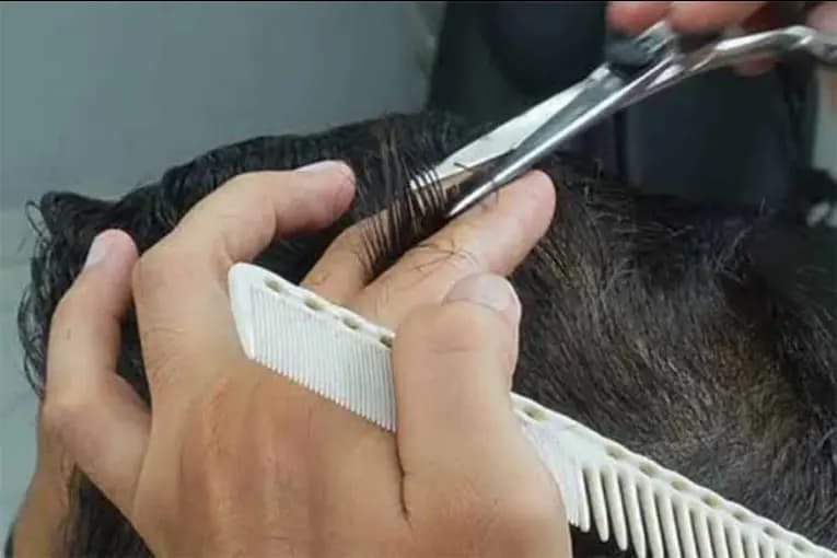Despidieron a un empleado municipal entrerriano que atendía una peluquería en horario de trabajo - imagen de origen