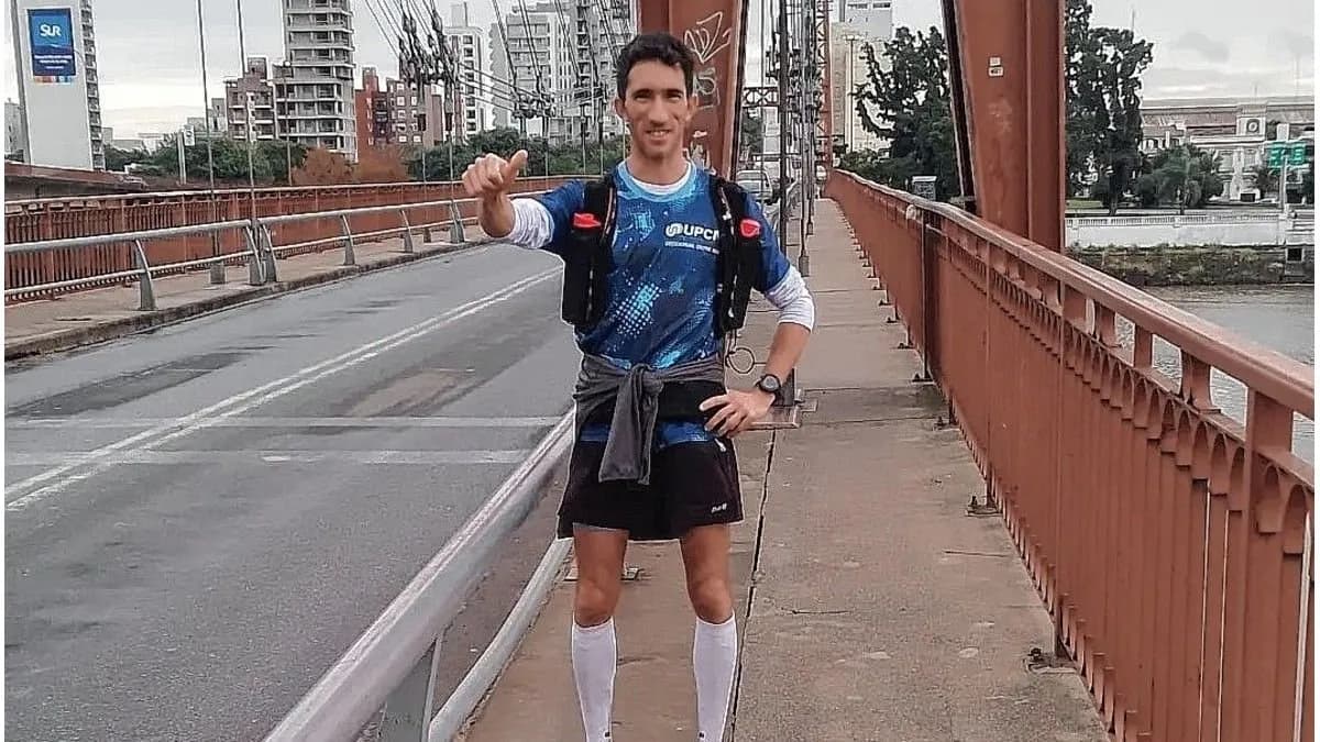 Atleta rifa su moto para cumplir su sueño mundialista y ayudar a quienes lo necesitan - imagen de origen