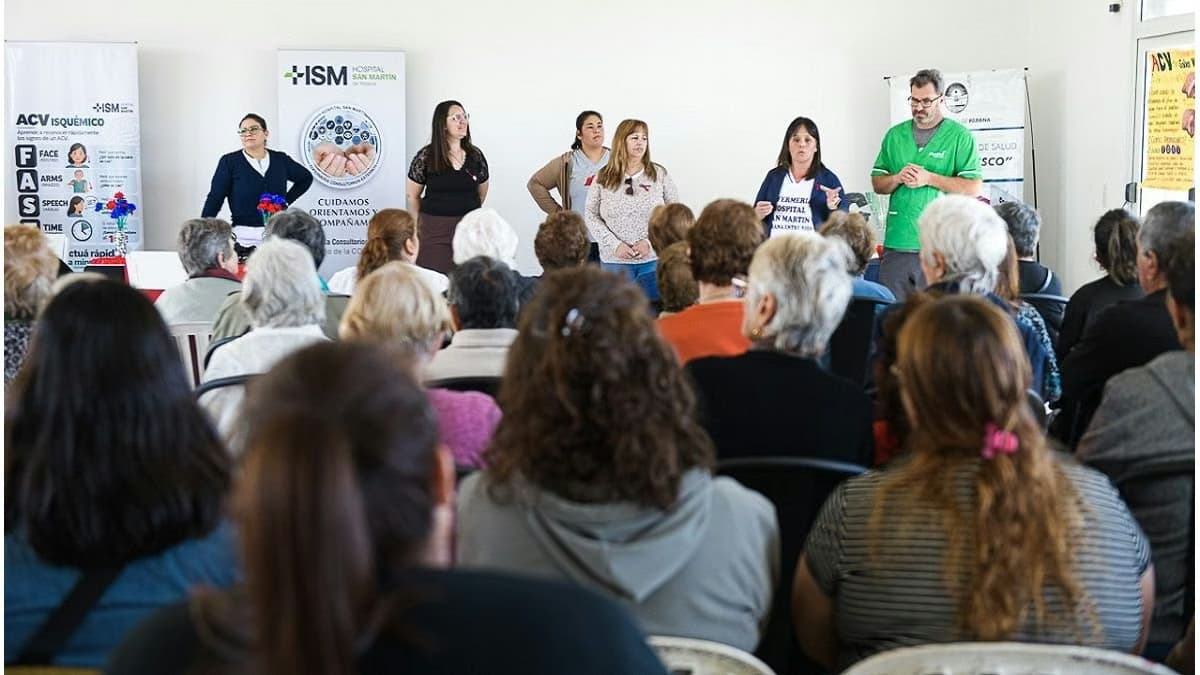 Con controles y charlas, promovieron la prevención del ACV en adultos mayores en Paraná.