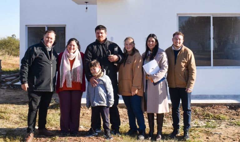 El municipio entregó una vivienda social en el barrio Verde - imagen de origen