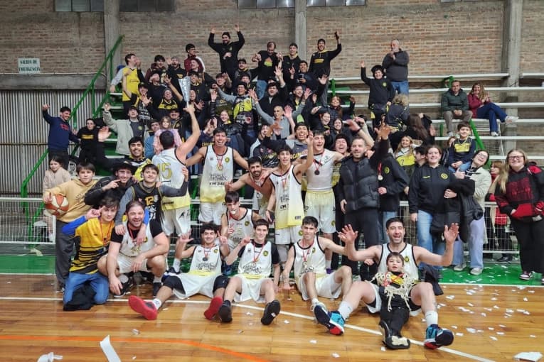 Capuchinos gritó una vez más campeón del Asociativo de Básquet - imagen de origen