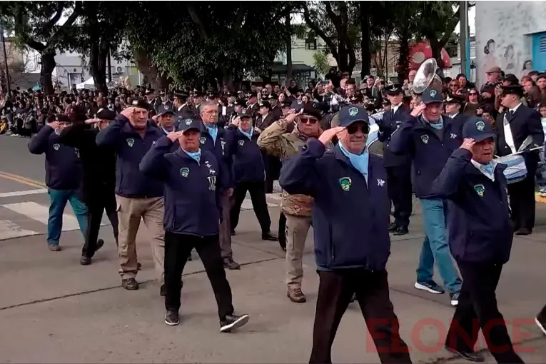 Desfile patrio en Paraná: “Esta fecha nos une y nos define como pueblo”, afirmó Cáceres - imagen de origen