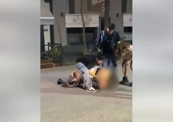 Colón: Una joven está en terapia intensiva tras una pelea a la salida de un boliche - imagen de origen
