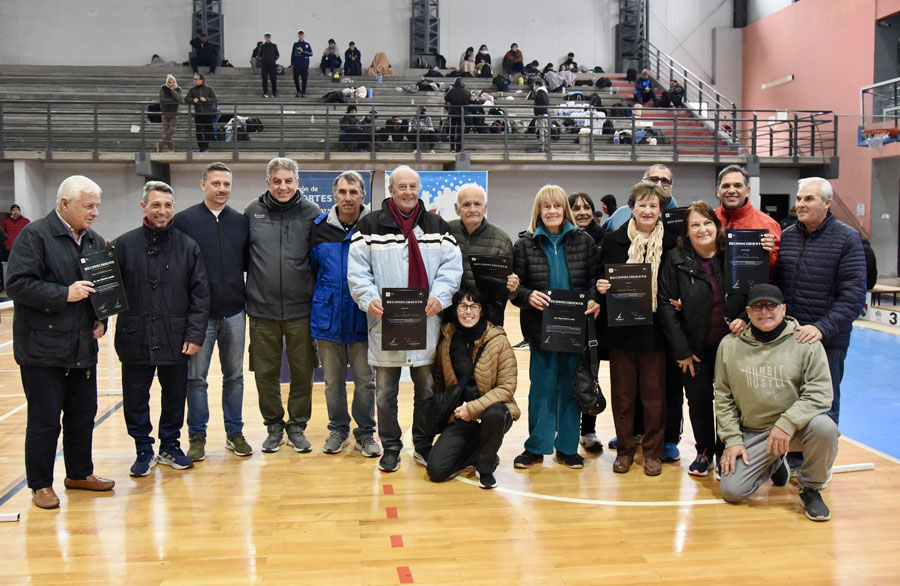 El atletismo argentino celebró su historia en Concepción del Uruguay: Homenajes por los 80 años de FADER - imagen de origen