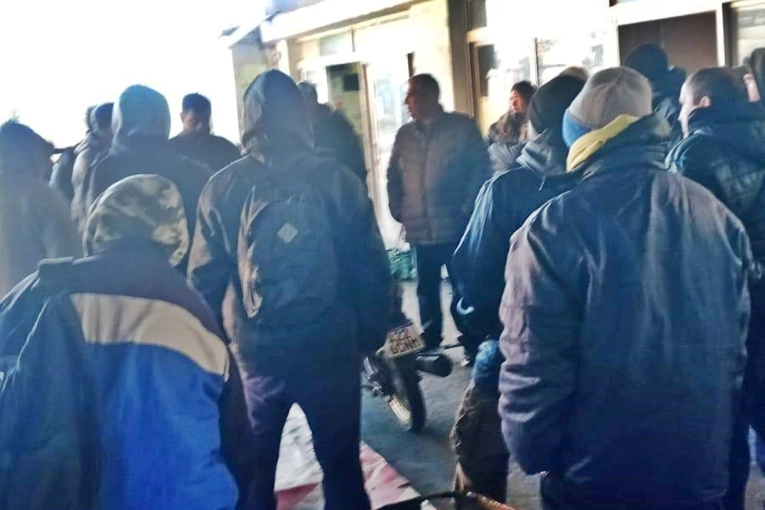 Trabajadores municipales de Concordia llevaron adelante una asamblea durante este viernes - imagen de origen