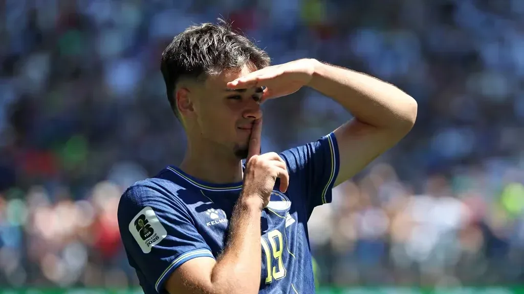 Alajbegovic brilla y Bosnia mantiene vivo el sueño mundialista tras vencer a Qatar - imagen de origen