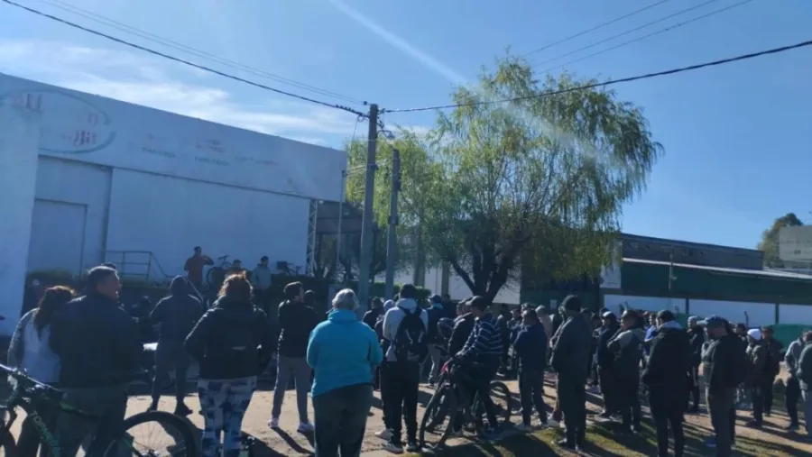 Concepción del Uruguay: trabajadores de Granja Tres Arroyos se manifiestan este martes | Análisis - imagen de origen