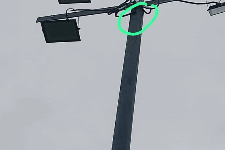 Robaron 3 reflectores del club Curita Gaucho, donde se hace todo con mucho esfuerzo - imagen de origen
