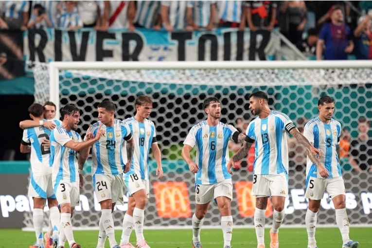 En las escuelas entrerrianas se podrán incorporar propuestas vinculadas al Mundial 2026 - imagen de origen
