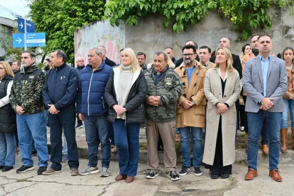 Homenaje a Carlos Mosto: renovaron la señalética en la calle que lleva su nombre - imagen de origen