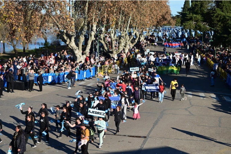 Abrió la convocatoria para participar del tradicional desfile del 9 de Julio - imagen de origen