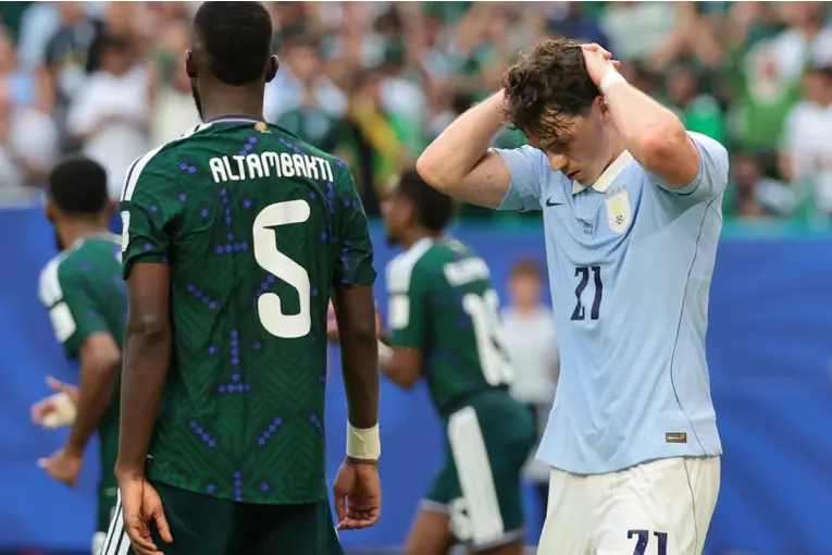 Uruguay rescató un empate ante Arabia Saudita en un duro debut mundialista - imagen de origen