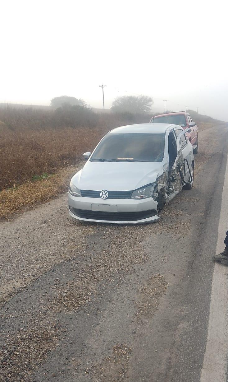 Victoria: un joven sufrió lesiones leves tras un choque entre un automóvil y un camión - imagen de origen