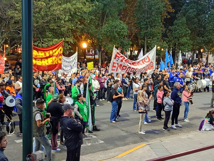 Nueva marcha a los trabajadores de Granja Tres Arroyos - imagen de origen