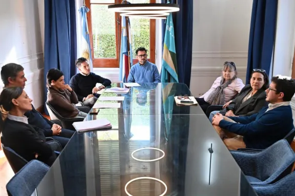 El Gobierno y el Colegio de Escribanos ordenan trámites administrativos - imagen de origen