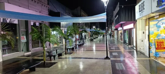 Paraná: Piden que los comercios modifiquen su horario el viernes por el partido de Argentina - imagen de origen