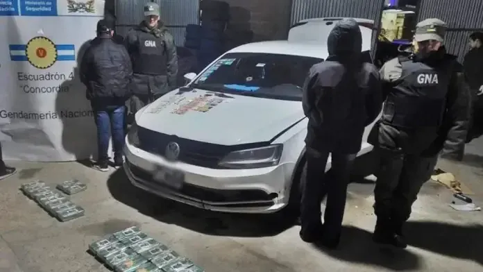 Secuestraron 24 kilos de cocaína en la Autovía 14: hay tres detenidos - imagen de origen