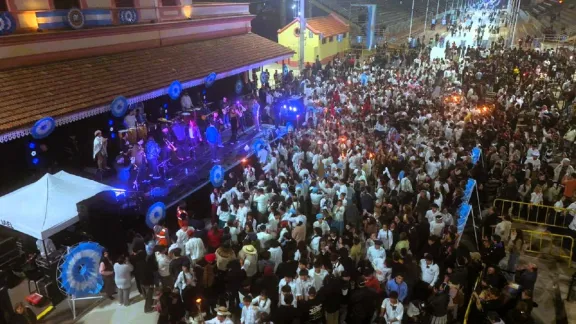 La fiesta que aprendió a volverse tradición: 25 años después la ciudad se hace patria - imagen de origen