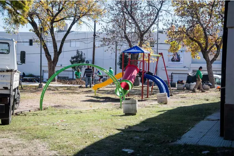Remodelan la Plaza Primera Junta de Barrio Mariano Moreno - imagen de origen