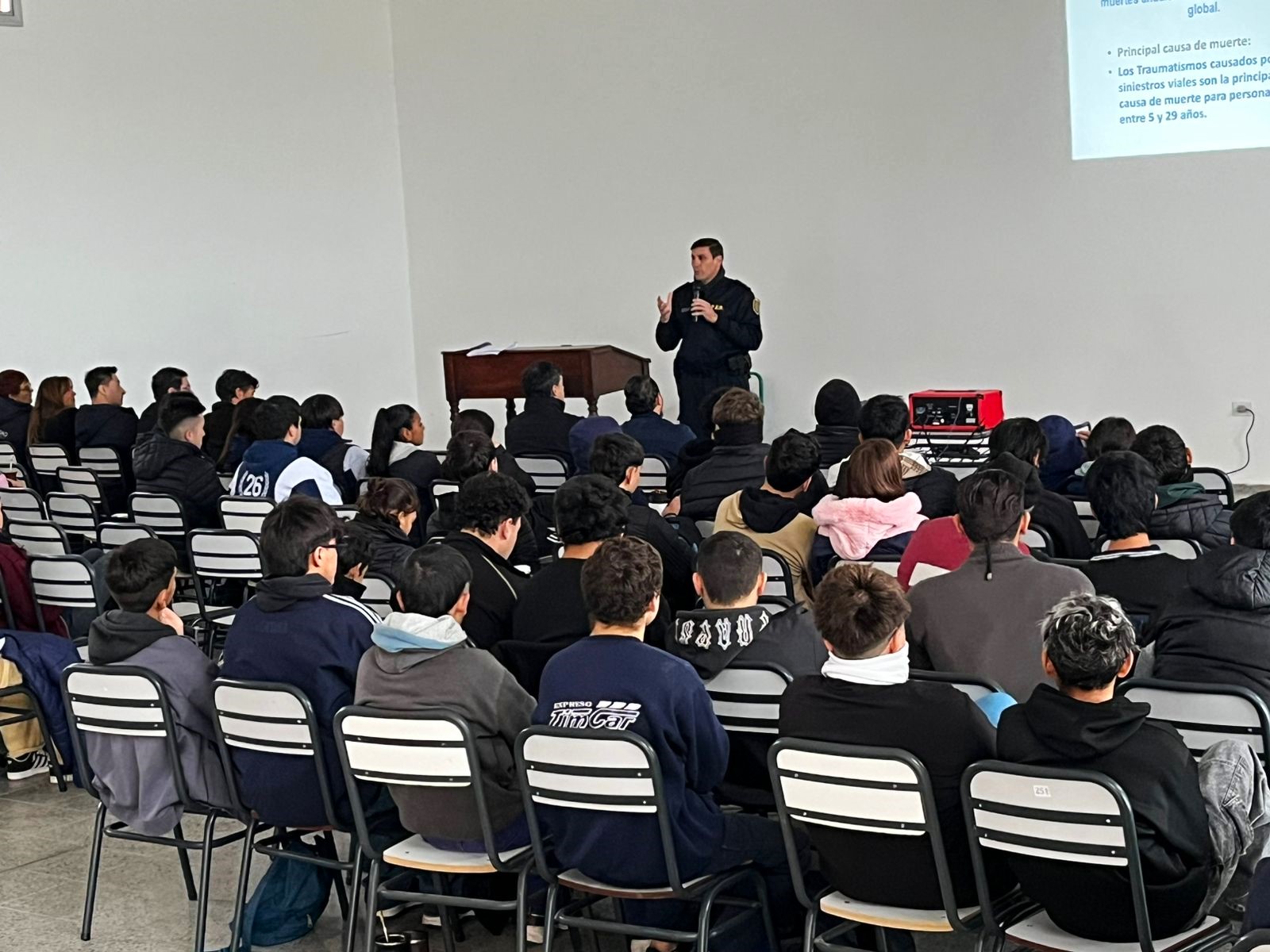 Capacitan sobre seguridad vial en escuelas secundarias - imagen de origen