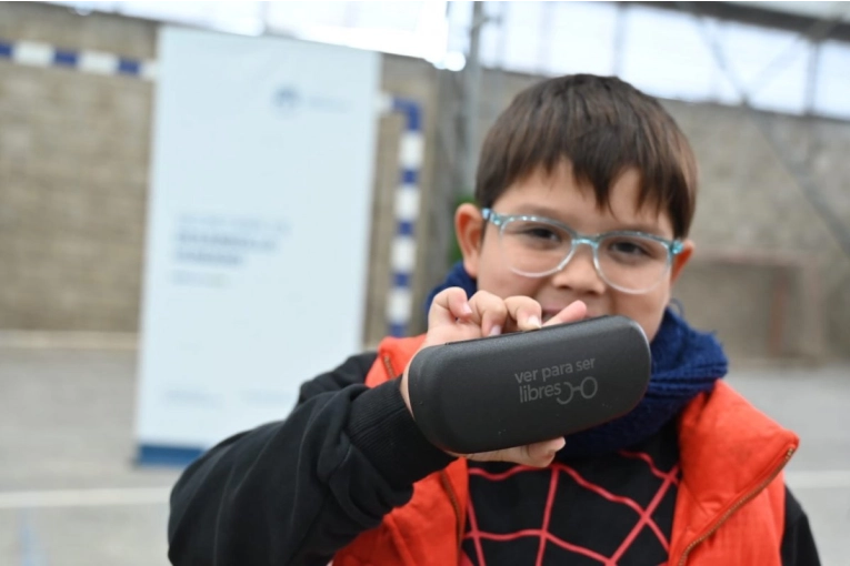 “Ver para Ser Libres”: Atendieron a más 170 niños y adolescentes en la primera jornada del programa - imagen de origen