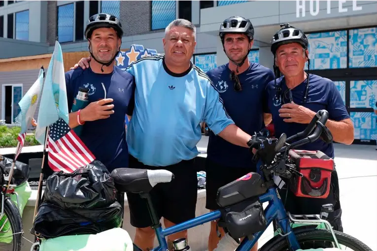 Entrerrianos que pedalearon al Mundial desde Gualeguaychú contaron su experiencia: “Todavía no caemos" - imagen de origen