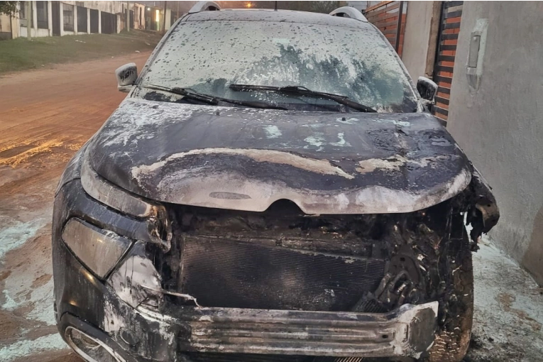 Investigan un presunto incendio intencional de una camioneta en zona norte de Concordia - imagen de origen