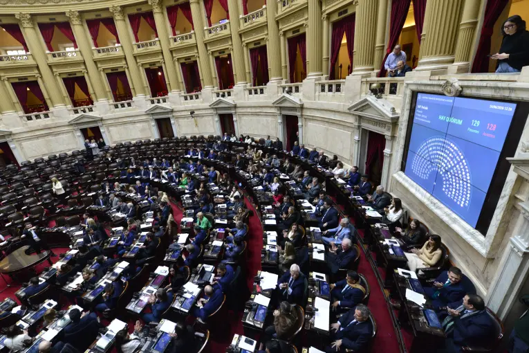 Diputados aprobó el pago a fondos buitre y dio media sanción al Súper RIGI - imagen de origen
