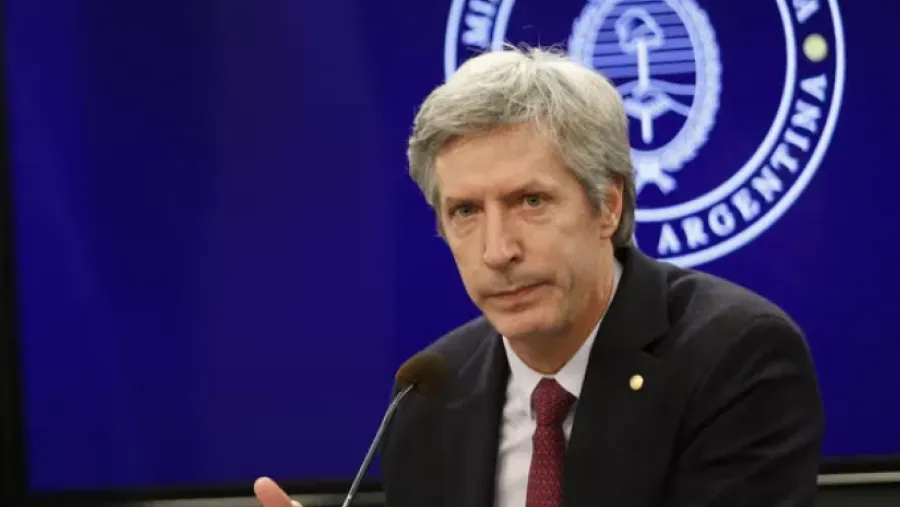 "No es una prioridad levantar el cepo para empresas", dijo el titular del Banco Central | Análisis - imagen de origen