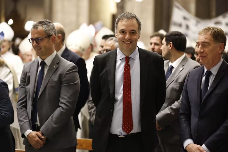 Más compras rechazadas por el banco y un vínculo de 16 años: qué declaró la funcionaria que “tarjeteó” los gastos de Adorni - imagen de origen