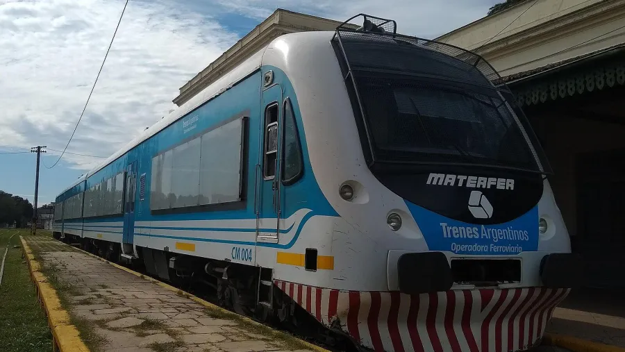 El servicio de tren continúa suspendido pero aumentó su tarifa | Análisis - imagen de origen