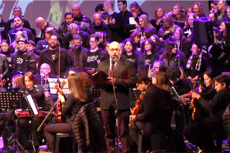 “Pinceladas de Rock” recreó clásicos nacionales en espectáculo coral y sinfónico: videos - imagen de origen