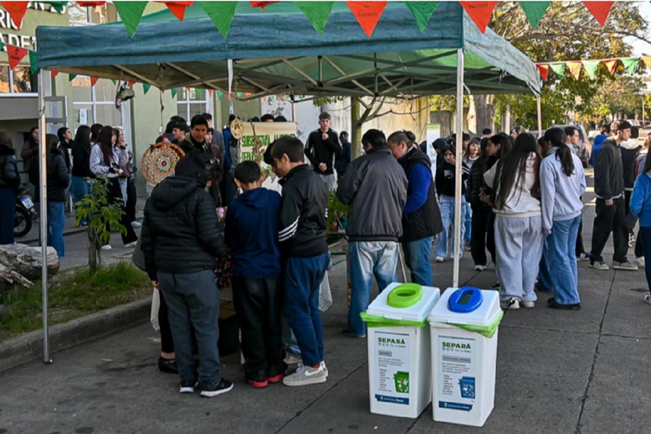 Conciencia ambiental y compromiso: alumnos de la escuela Olegario Víctor Andrade participaron de una jornada de EcoCanje - imagen de origen