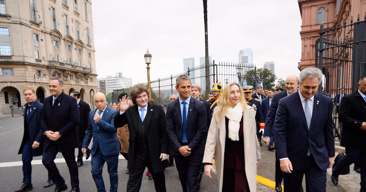 Milei mostró unidad en el Tedeum y acercó a Caputo y Bullrich - Informe Digital - imagen de origen