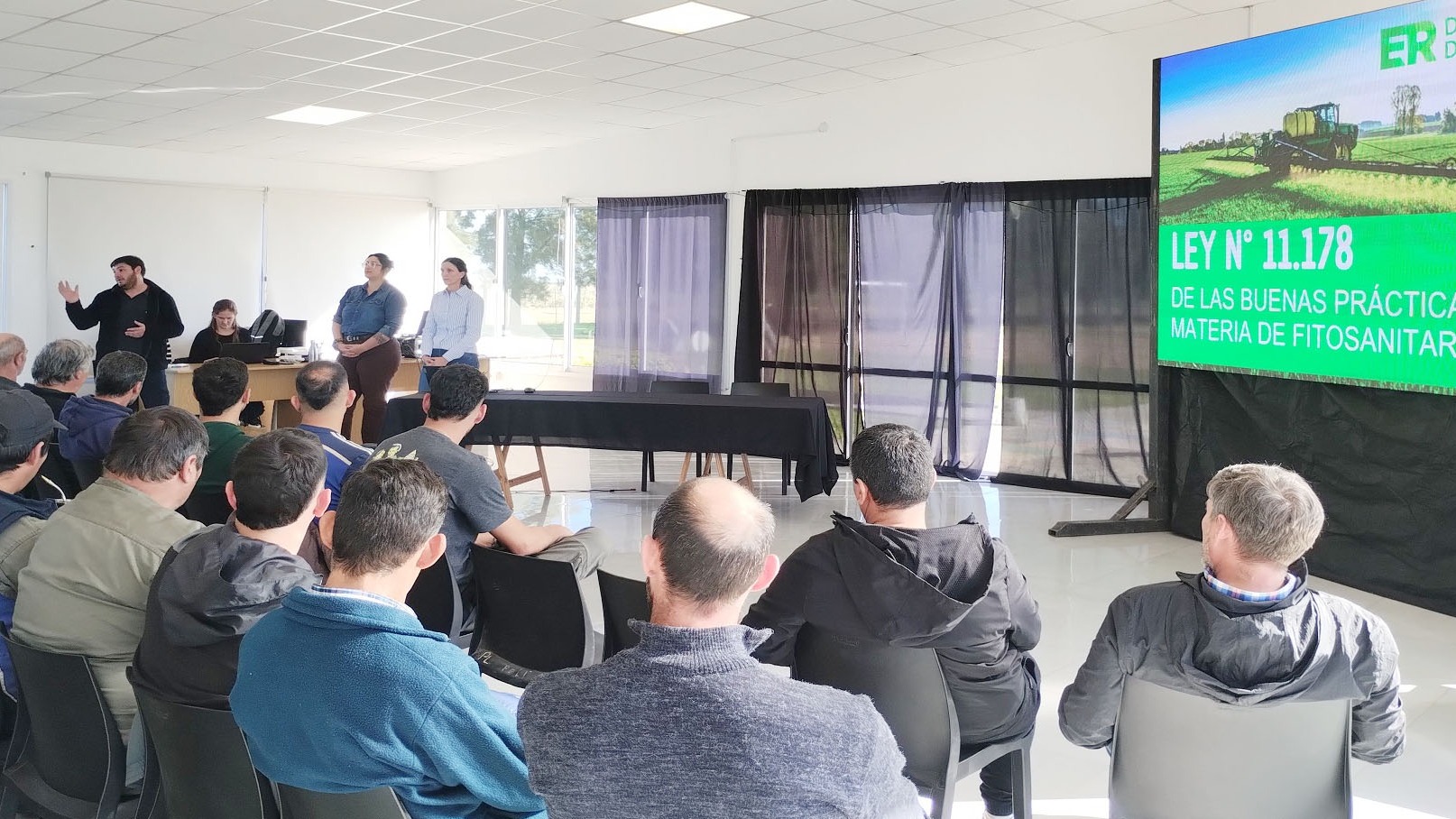 Casi un centenar de trabajadores ligados a fitosanitarios se capacitaron en Larroque - imagen de origen
