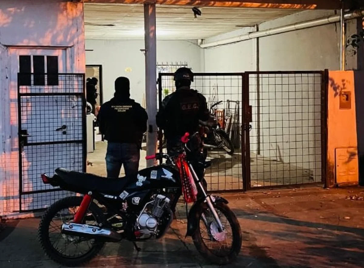 Narcomenudeo en Colón: dos allanamientos, una mujer detenida y secuestro de cocaína y marihuana - imagen de origen