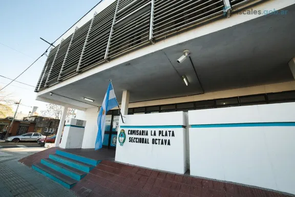 Imponen perpetuas y penas de 18 y 25 años de prisión por crímenes contra 300 víctimas en centros clandestinos de La Plata - imagen de origen