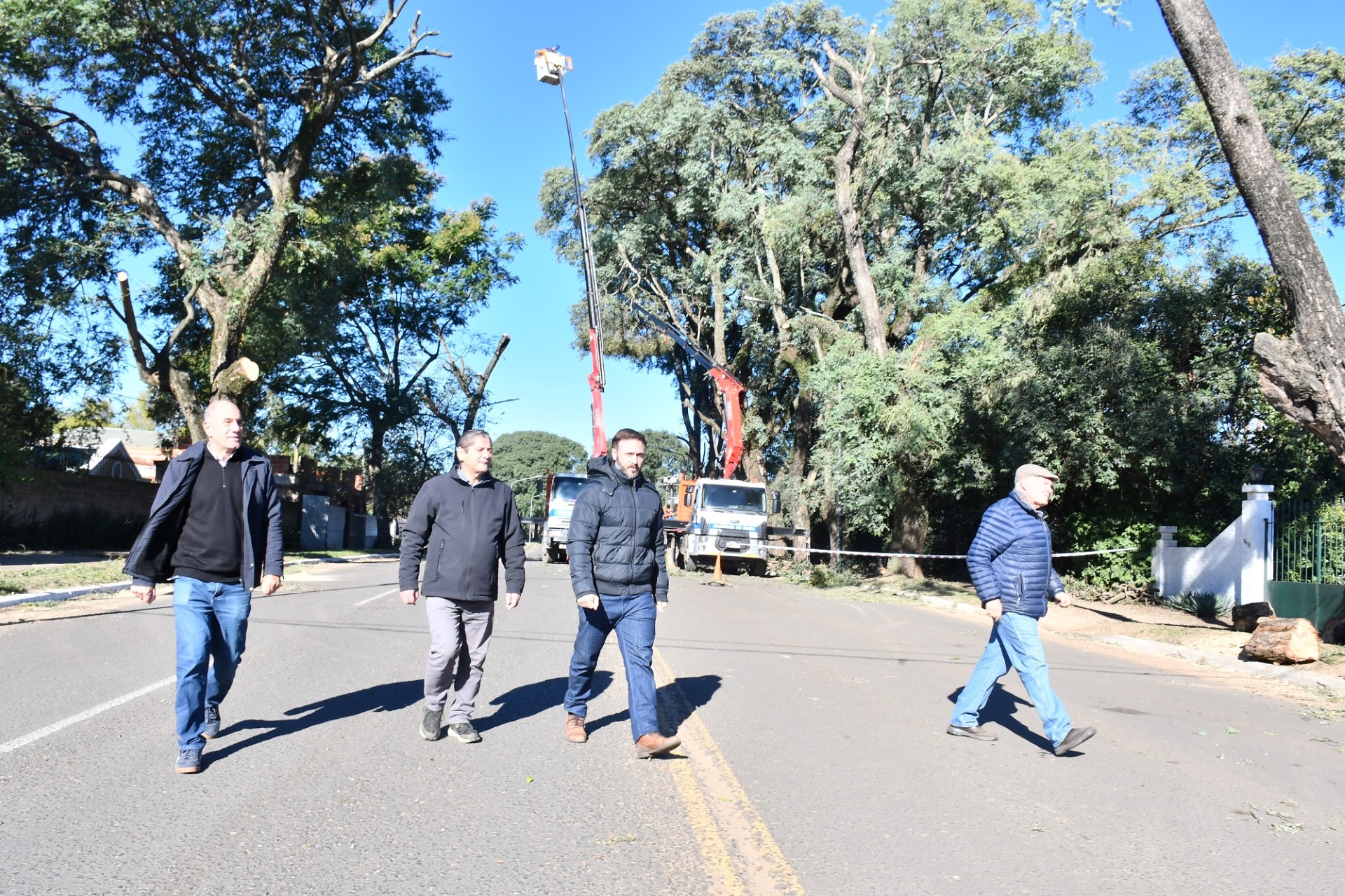 Cortes de tránsito en avenida Eva Perón por trabajos de poda: Azcué supervisó las tareas - 7PAGINAS - imagen de origen