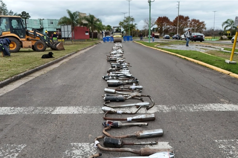 Se destruyeron más de 220 caños de escape confiscados en operativos de Tránsito - imagen de origen