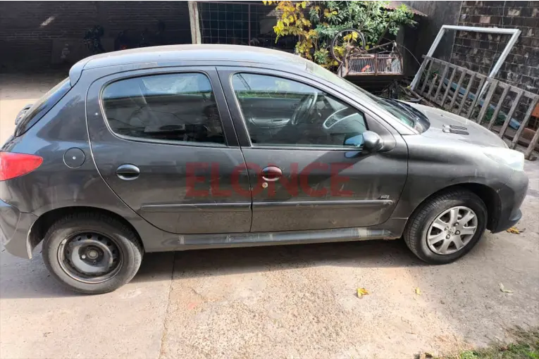 Hallaron el auto robado a docente de Paraná: un hombre se lo había comprado a su mecánico - imagen de origen