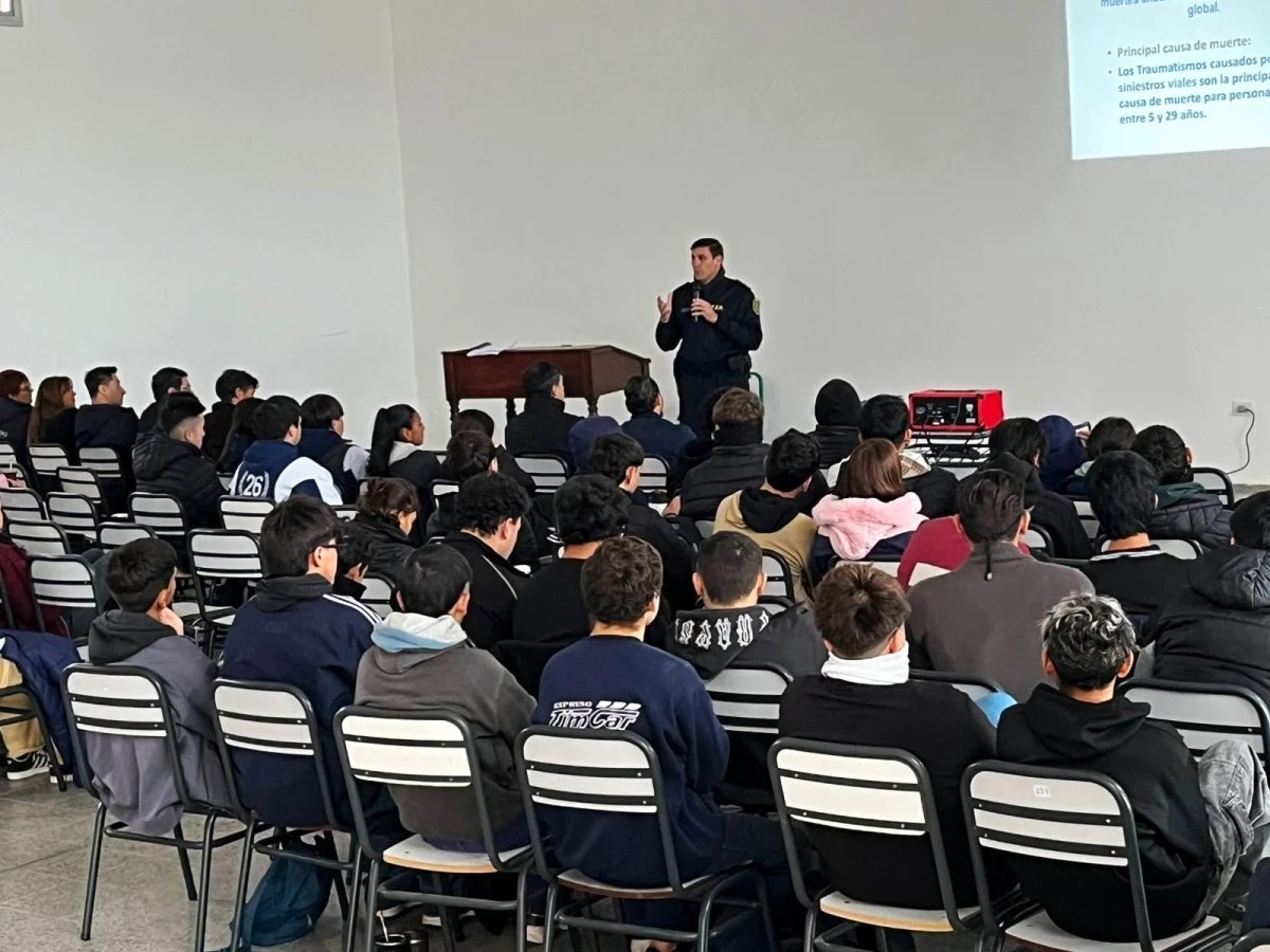 Capacitan sobre seguridad vial en escuelas secundarias - imagen de origen