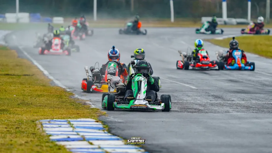 El Karting Entrerriano dio espectáculo bajo la lluvia en Villaguay | Análisis - imagen de origen